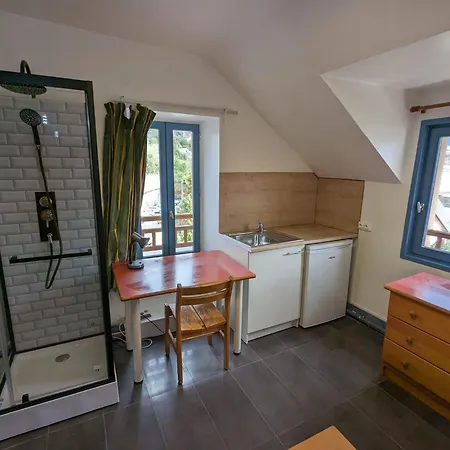 Centre With Shared Toilets Apartment